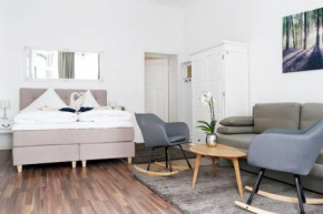 DROY l Rockchair Apartments l Cozy Family & Business Flair next to Center 